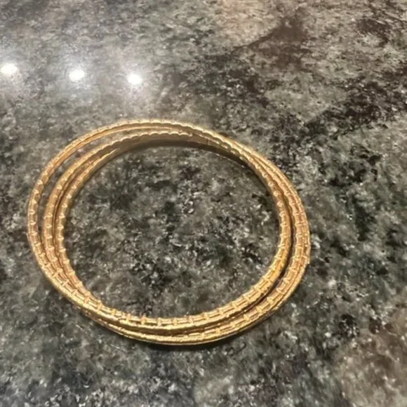 Set of 3 Gold Filled Stsckable Bangle Bracelets - Picture 2 of 4